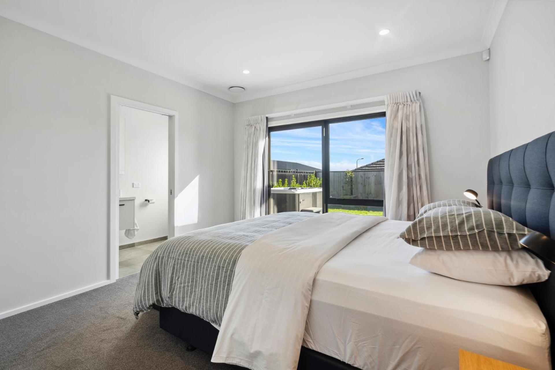 Regent Sanctuary - Martinborough Holiday Home Экстерьер фото