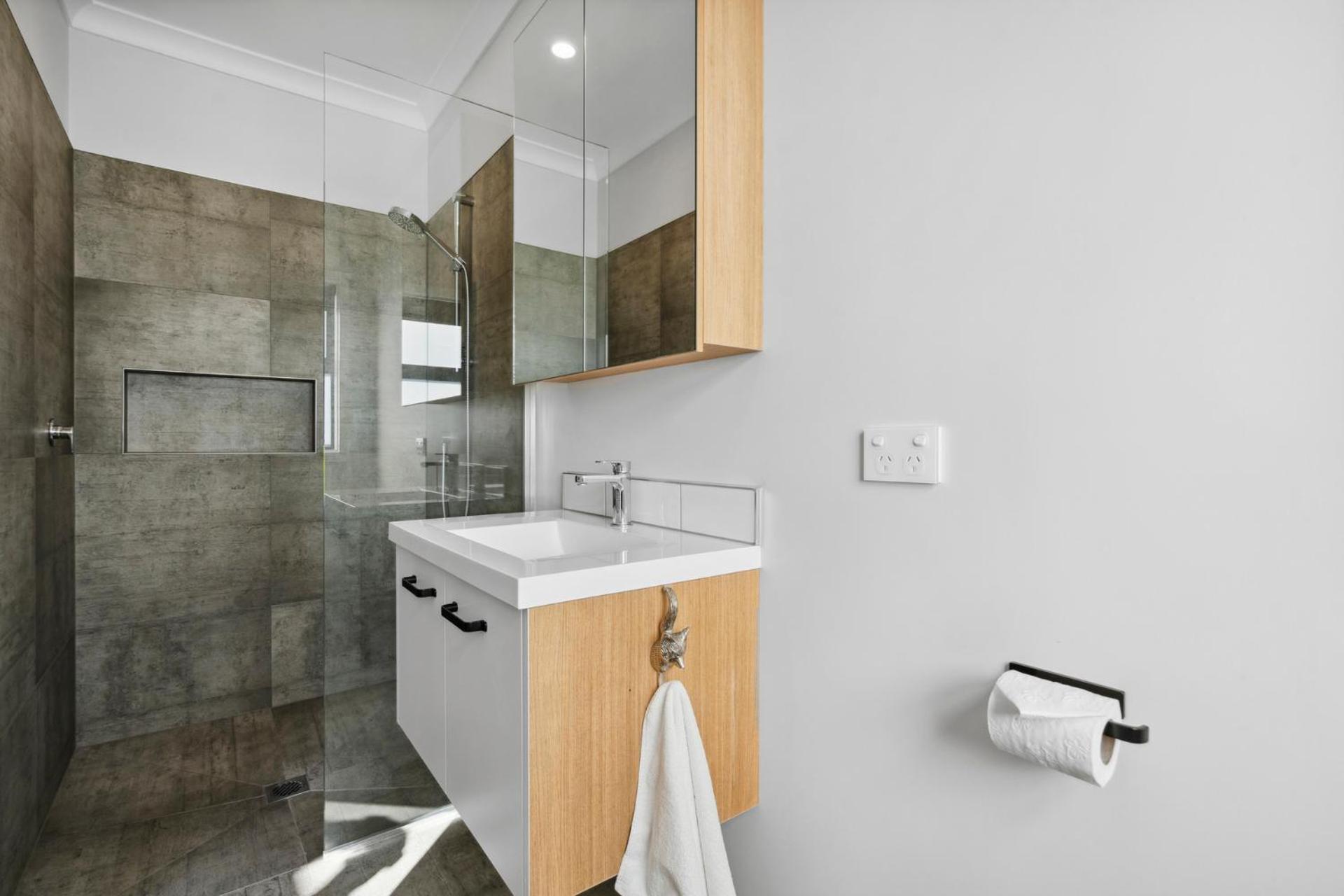 Regent Sanctuary - Martinborough Holiday Home Экстерьер фото