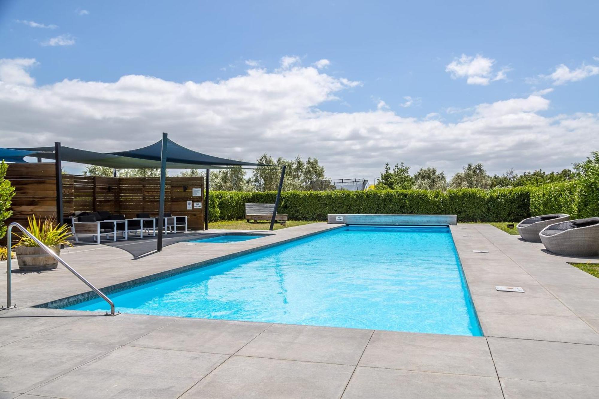 Regent Sanctuary - Martinborough Holiday Home Экстерьер фото